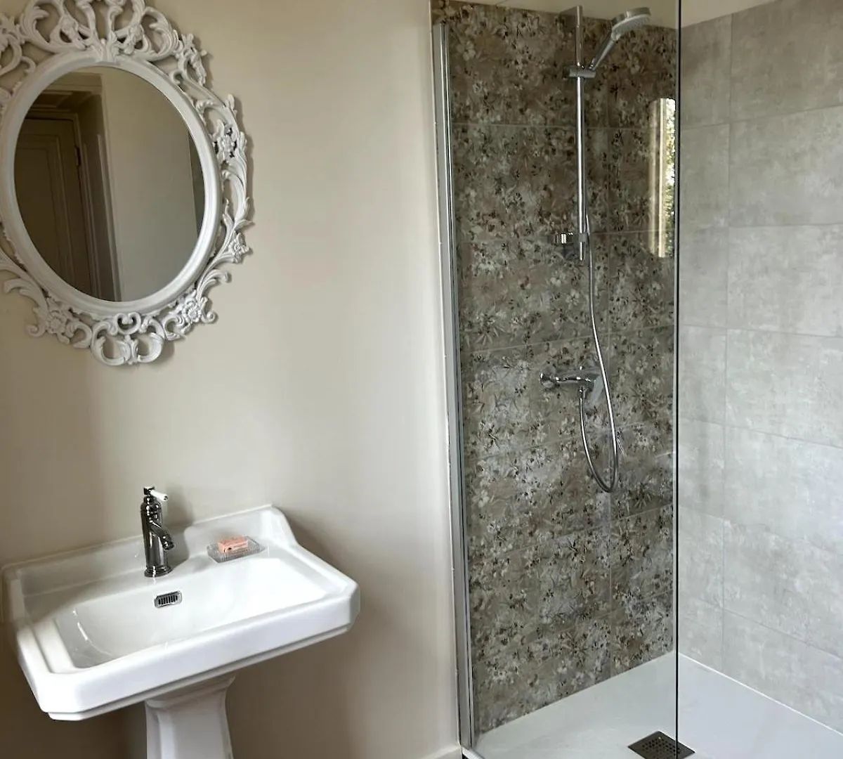 Villa Rose, Manoir Sainte Catherine 0*, Sainte-Catherine-sur-Riverie Francia